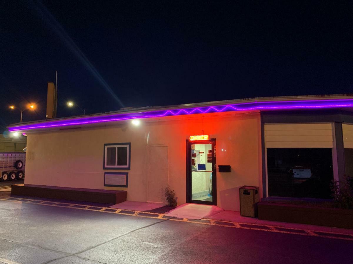 Western Holiday Motel Wichita Exterior foto
